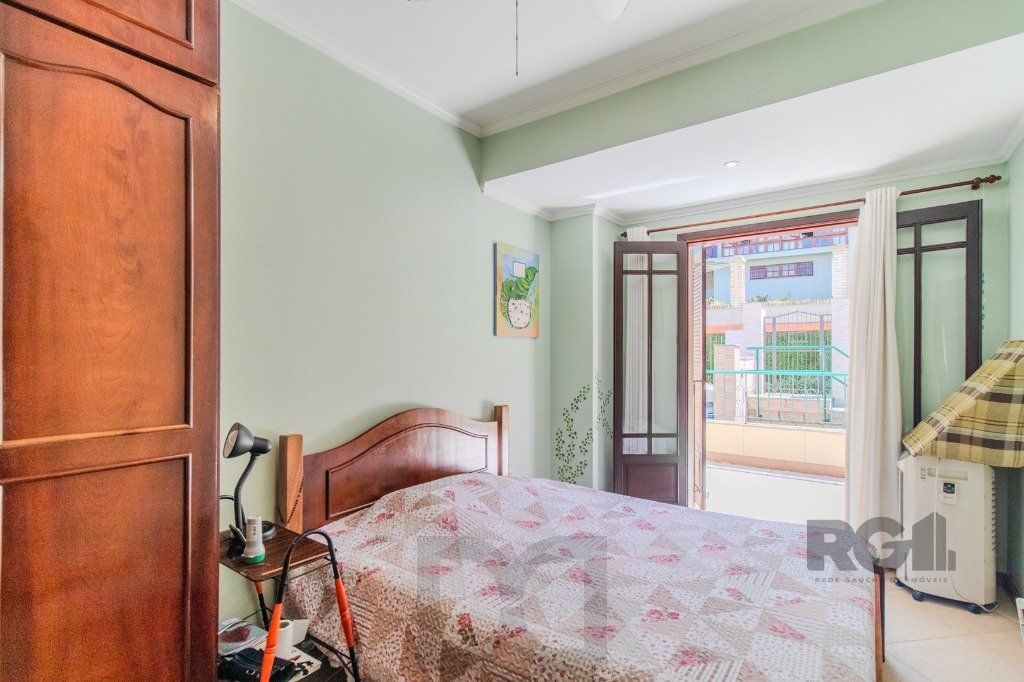 Linda casa de 04 dormitórios com vista livre no Bairro Teresópolis — foto 34