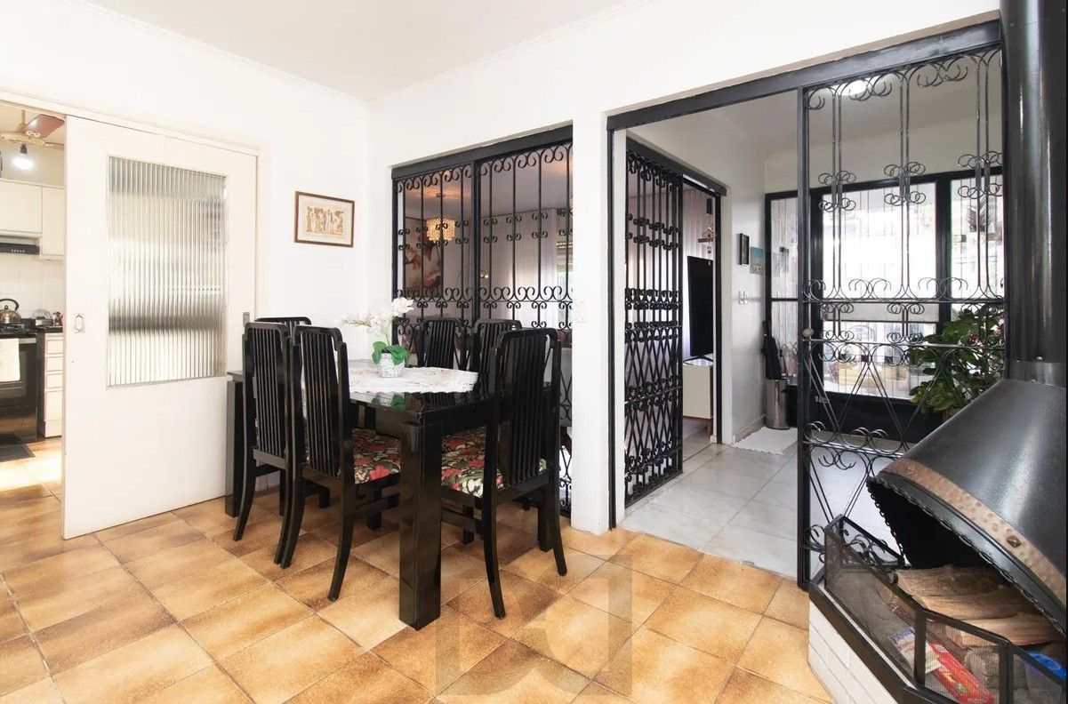 Casa com 4 dormitórios e energia solar no bairro Nonoai. — foto 7