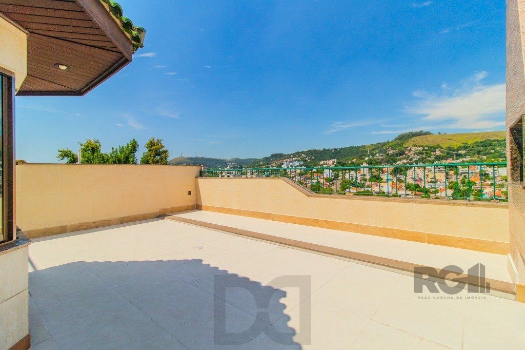 Linda casa de 04 dormitórios com vista livre no Bairro Teresópolis — foto 56