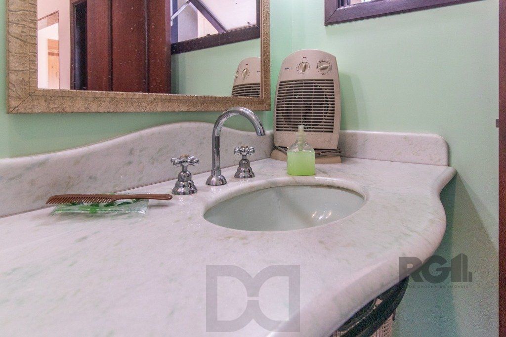 Linda casa de 04 dormitórios com vista livre no Bairro Teresópolis — foto 65