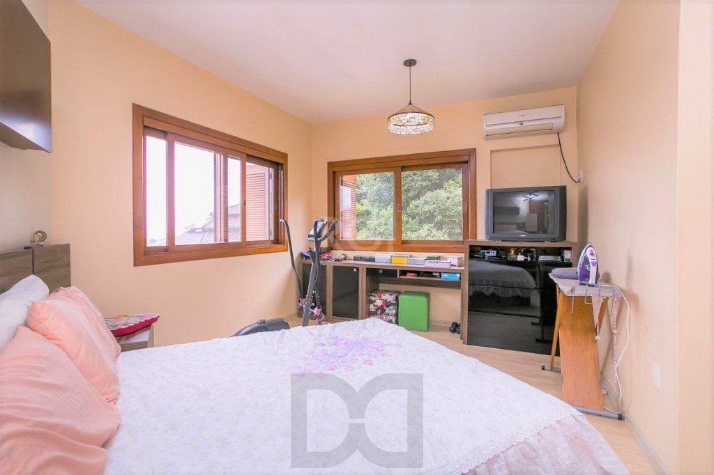Casa para Venda - 279m², 3 dormitórios, sendo 1 suites, 4 vagas - Teresópolis — foto 19