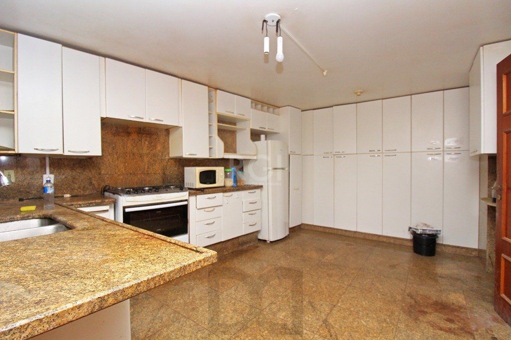 Casa para Venda - 840m², 7 dormitórios, sendo 3 suites, 8 vagas - Medianeira — foto 21
