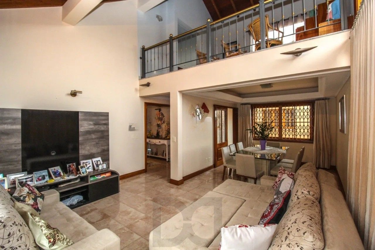 Casa 612m² - 3 suíte, 8 vagas no bairro Medianeira — foto 1