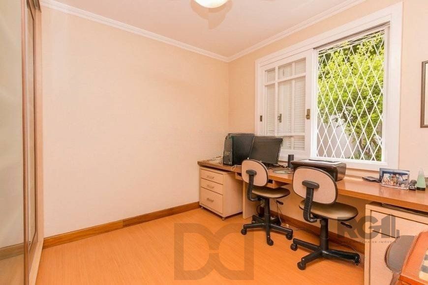 Casa de 380m² - 4 dormitórios, 2 suítes, 4 vagas no bairro Bom Jesus — foto 6