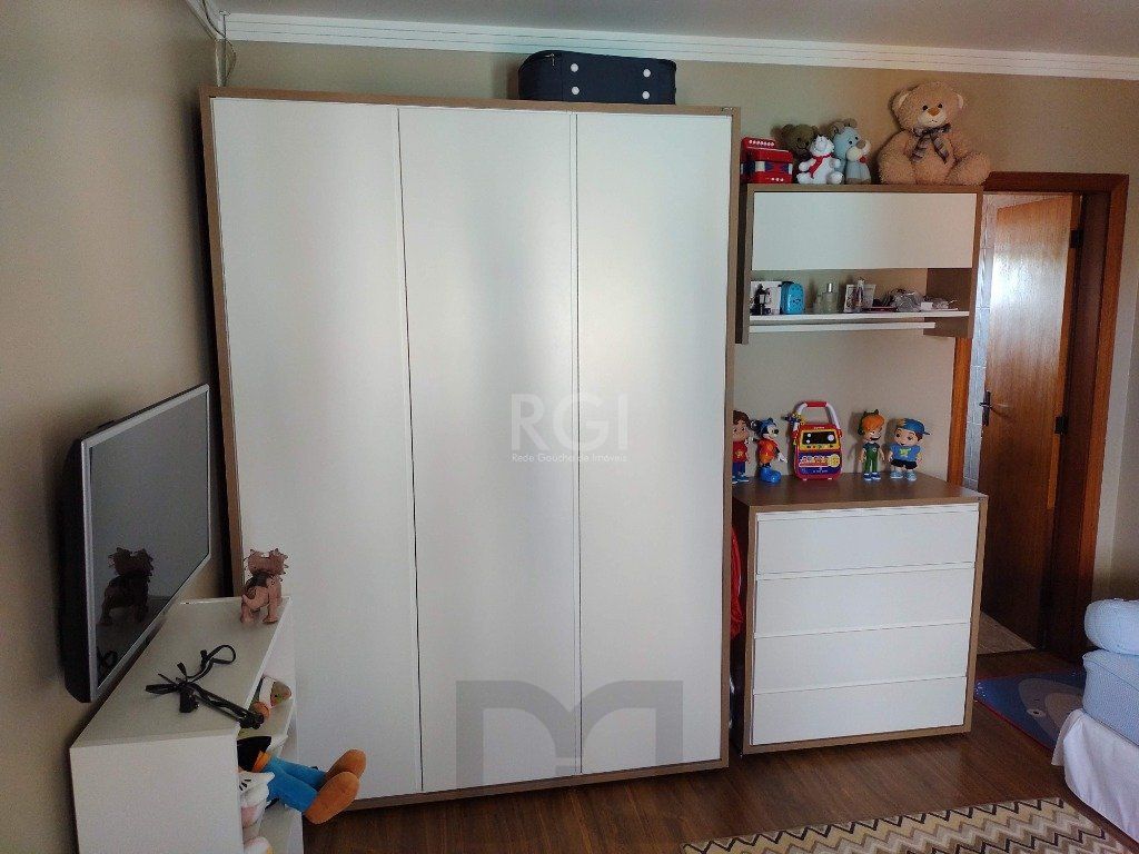Excelente casa com 03 suíte, espaço gourmet com churrasqueira, living com lareira, pátio com piscina e garagem para 02 carros no bairro Espírito Santo — foto 29