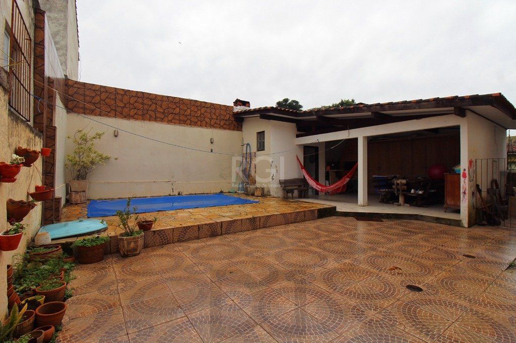 Casa para Venda - 150m², 4 dormitórios, sendo 1 suites, 3 vagas - Nonoai — foto 1