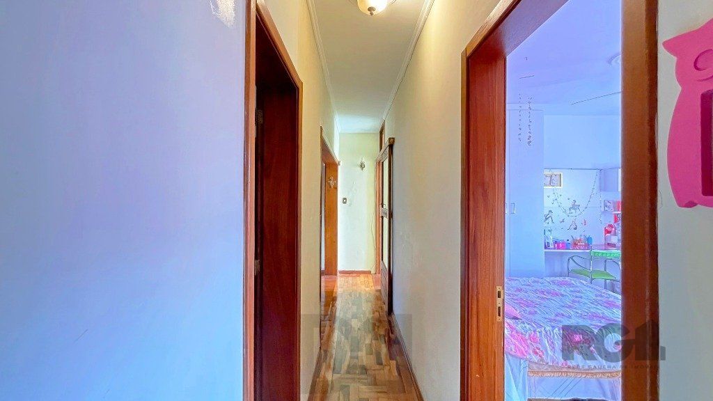 Casa 4 Dormitórios, Piscina, Bairro Gloria — foto 17