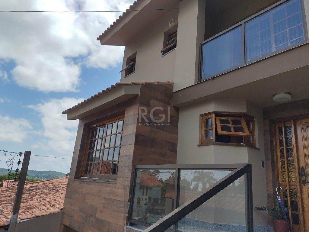 Excelente casa com 03 suíte, espaço gourmet com churrasqueira, living com lareira, pátio com piscina e garagem para 02 carros no bairro Espírito Santo — foto 50