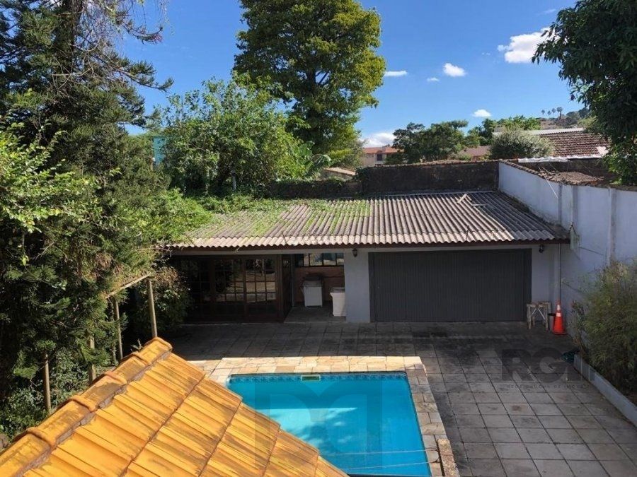 Casa de 365m² - 4 dormitórios sendo 3 suítes e 5 vagas de garagem no bairro Partenon — foto 4