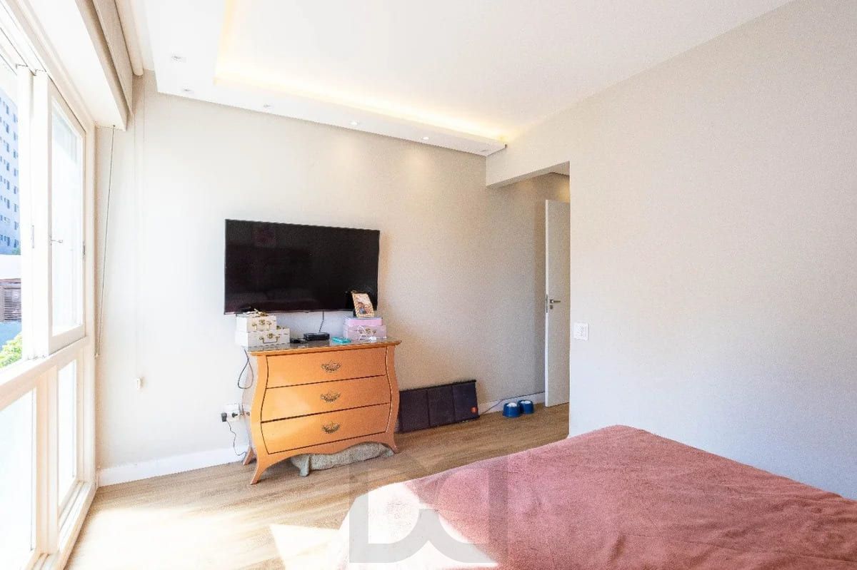Apartamento de 3 dormitorios, à venda em Petrópolis, Porto Alegre. — foto 10