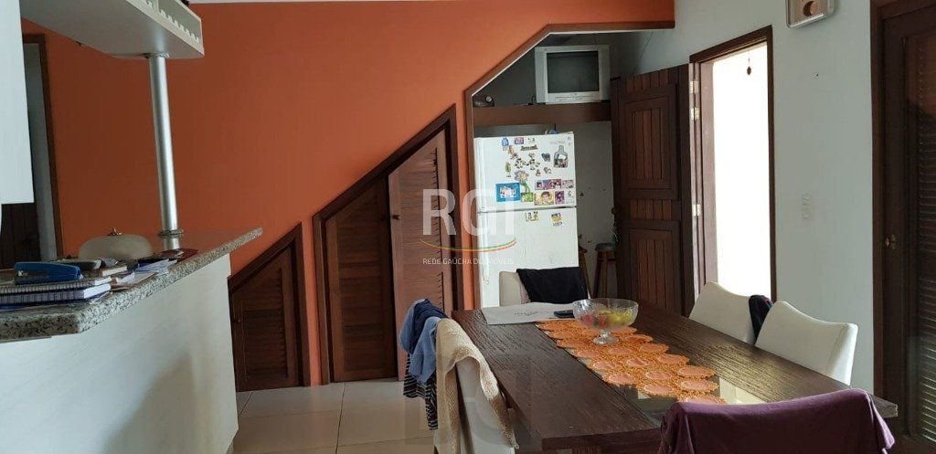 Casa para Venda - 300m², 4 dormitórios, sendo 2 suites, 4 vagas - Medianeira — foto 3