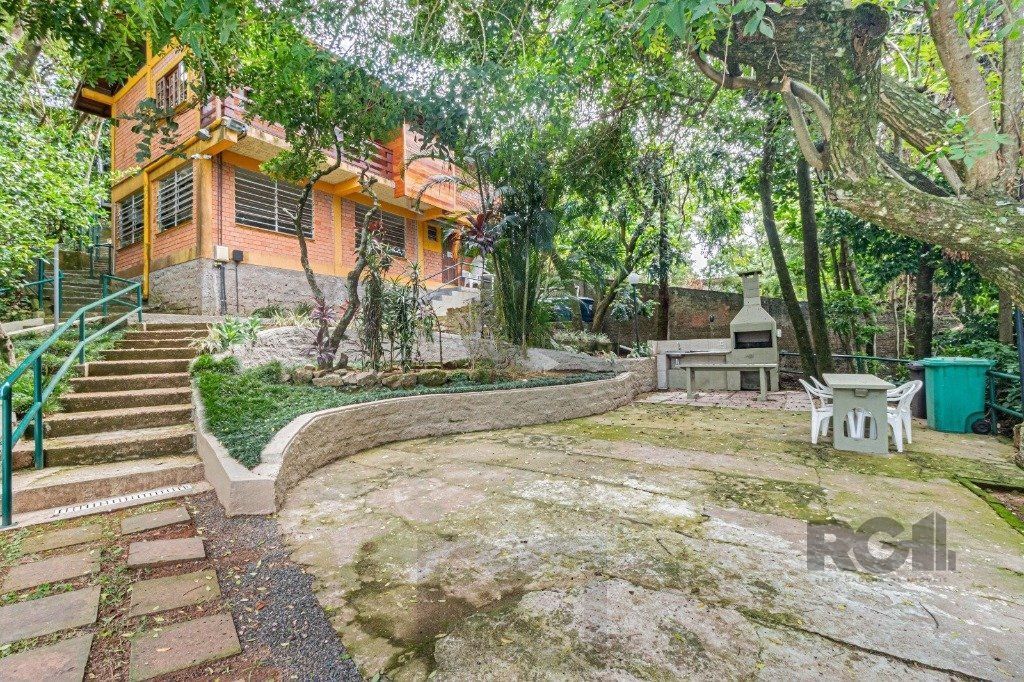 Linda casa de 04 dormitórios com vista livre no Bairro Teresópolis — foto 85