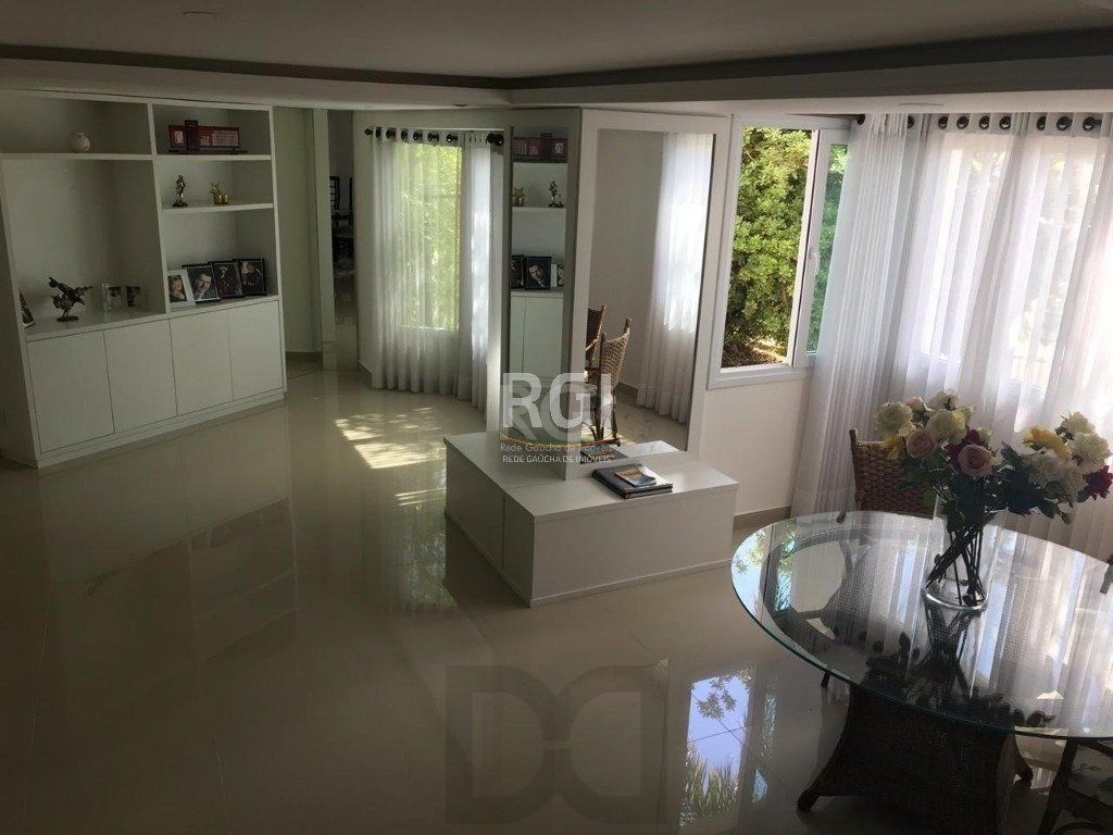 Casa para Venda - 319.25m², 6 dormitórios, sendo 4 suites, 3 vagas - Jardim Floresta — foto 4