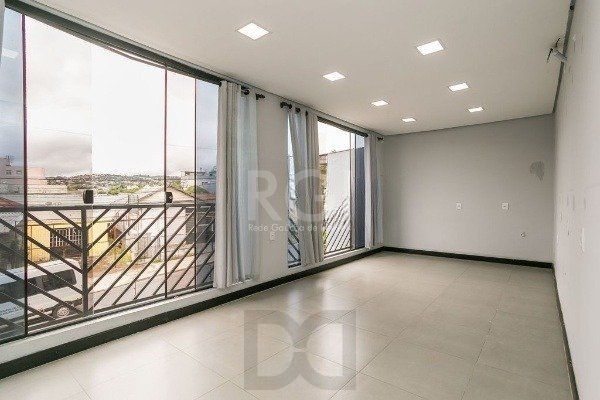 Prédio comercial no Bairro Partenon — foto 9