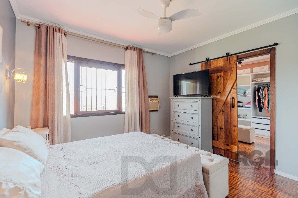 Casa com 234m², 3 dormitórios, 3 vagas no bairro Partenon — foto 16