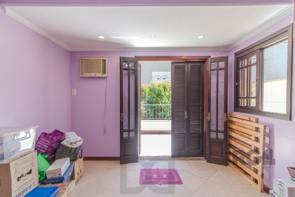Linda casa de 04 dormitórios com vista livre no Bairro Teresópolis — foto 31