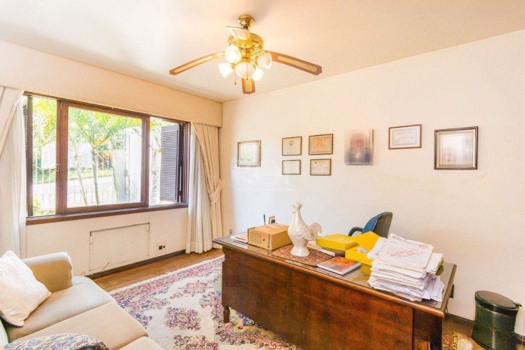 Casa de 333m² com 4 dormitórios, pátio com piscina, espaço gourmet com churrasqueira e 4 vaga de garagem no bairro Passo da Areia — foto 14