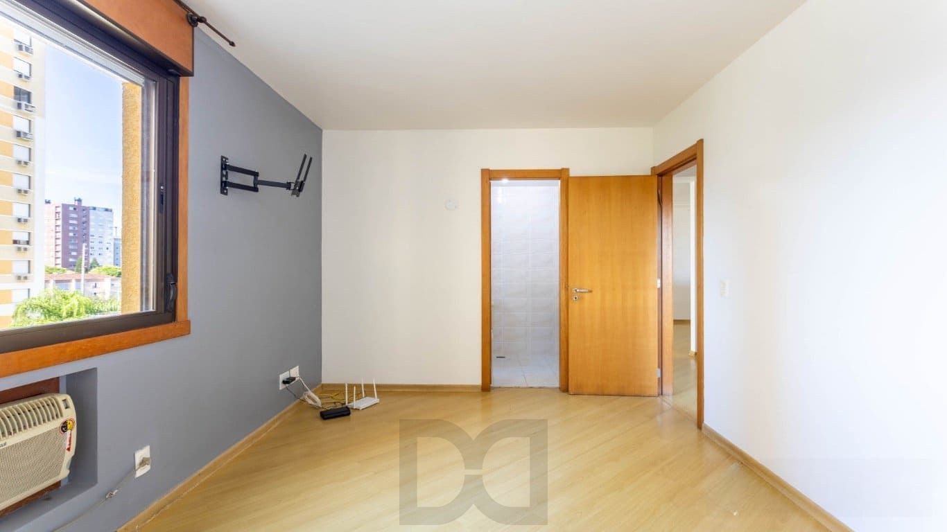 Apartamento de 2 dormitorios à venda em Passo da Areia, Porto Alegre. — foto 18