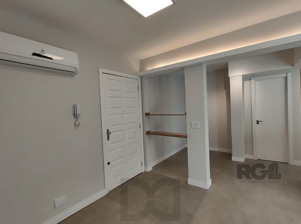 Apartamento semi mobiliado, 67m², 2 dormitórios, 1 vaga no bairro Petrópolis — foto 3