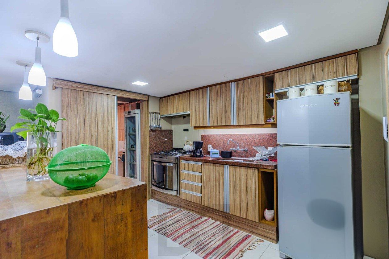 Casa em Condominio, 4 dormi. sendo 2 suítes, churrasqueira, lareira, 2 vagas — foto 11