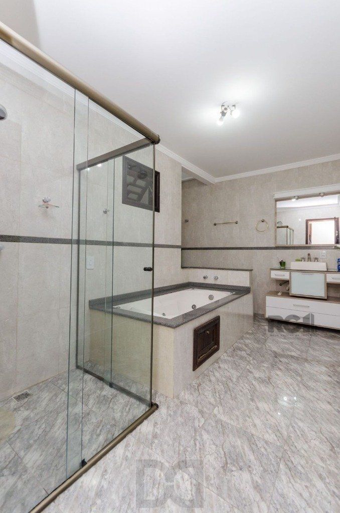 Excelente casa de 379m² com 3 dormitórios, piscina e 4 vagas. — foto 8