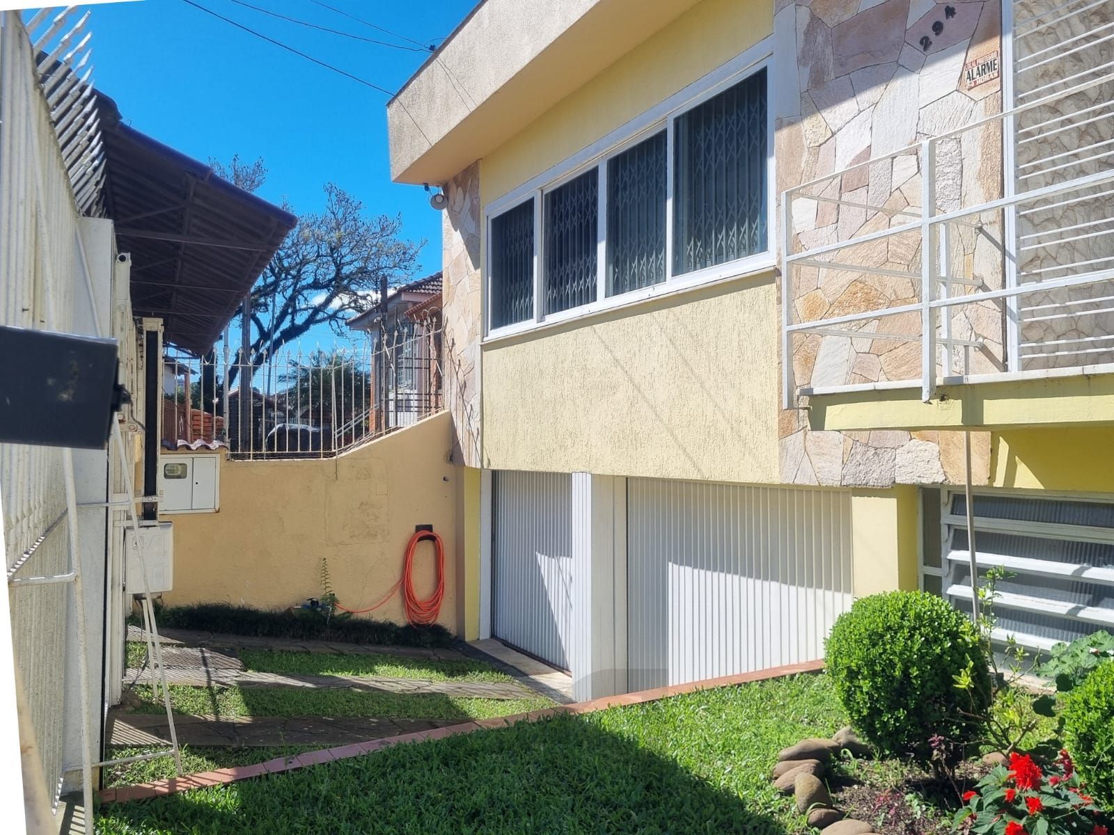 Casa Térrea 280 m² em Teresópolis – 4 Dorms, Escritório e Edícula — foto 2