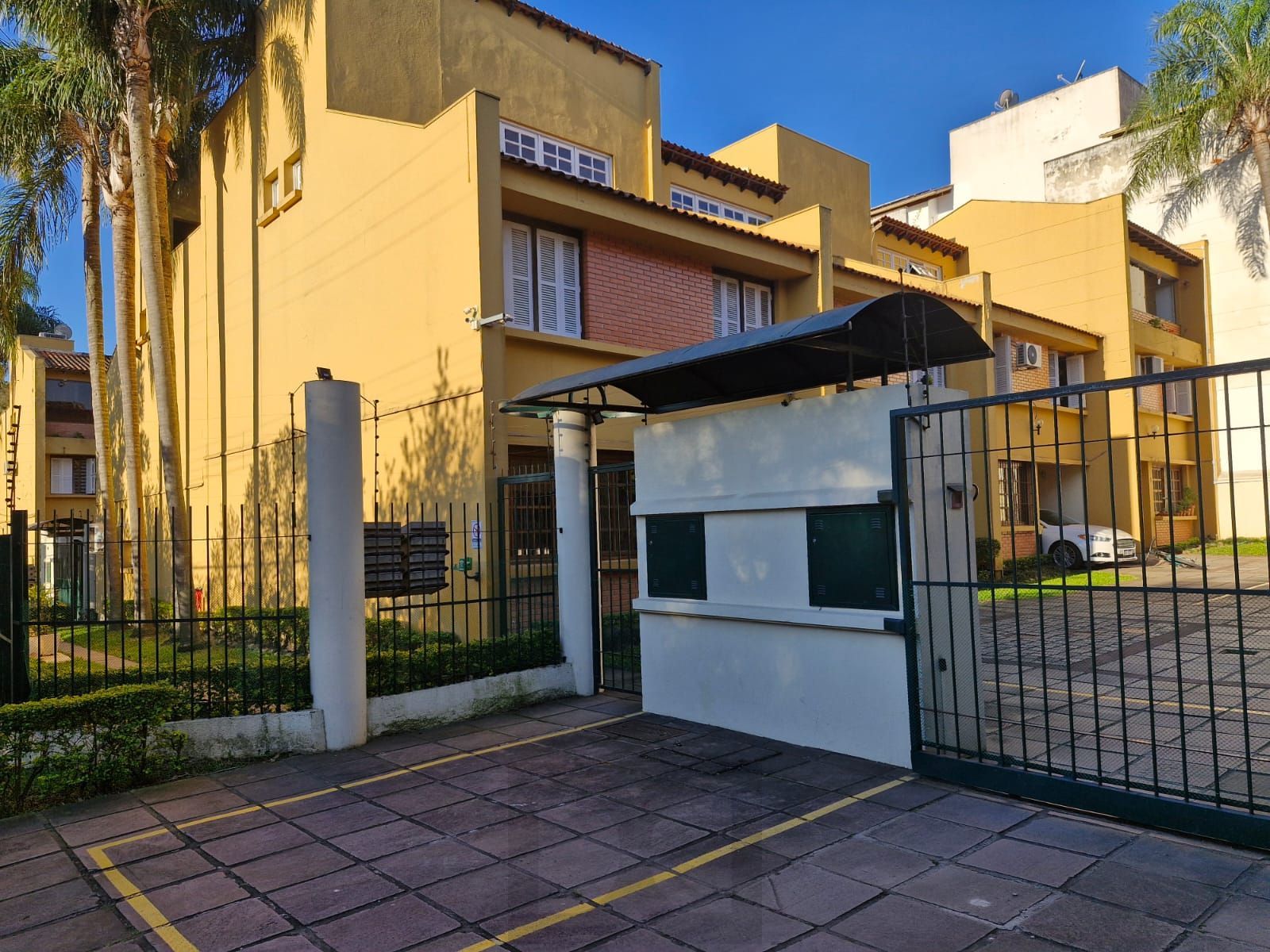 Casa em condomínio no Bairro Medianeira, com 3 dormitórios, sendo 1 suíte, e 1 vaga de garagem. — foto 28