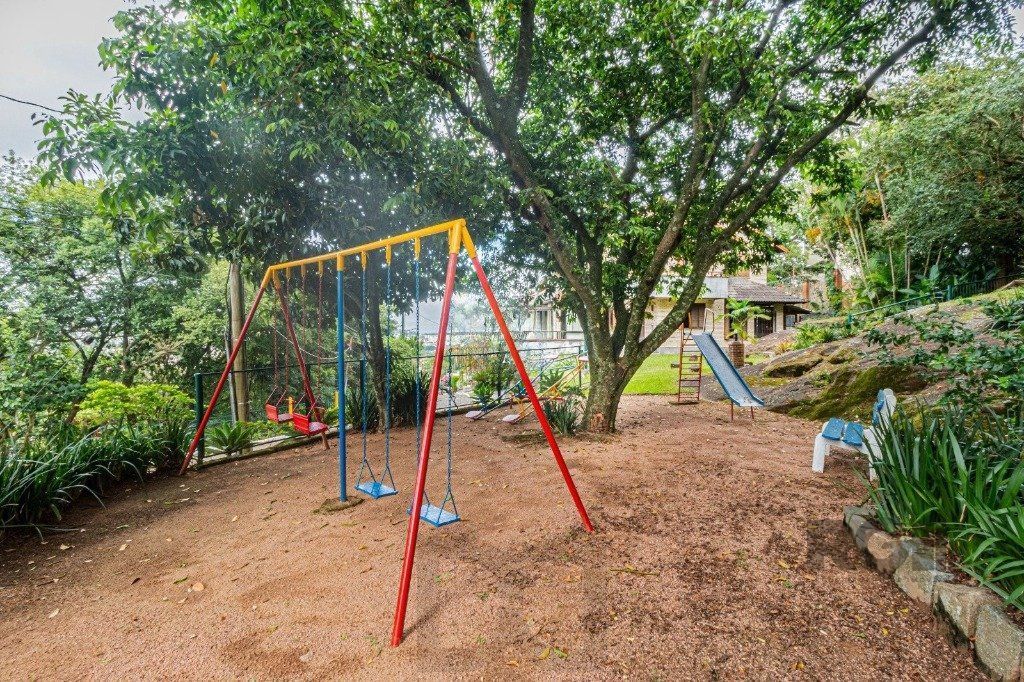 Linda casa de 04 dormitórios com vista livre no Bairro Teresópolis — foto 86