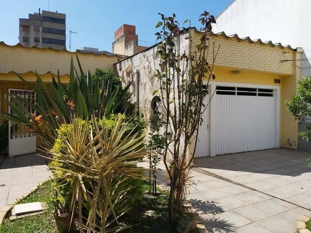 Casa com 4 dormitórios no bairro Passo da Areia — foto 1