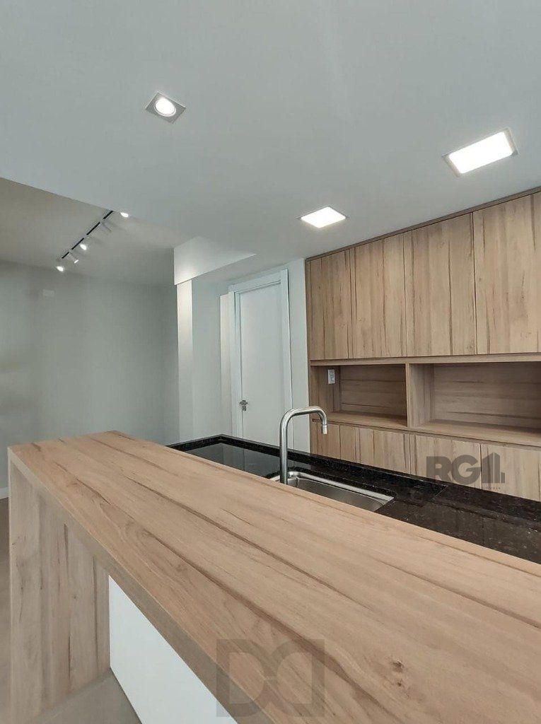 Apartamento semi mobiliado, 67m², 2 dormitórios, 1 vaga no bairro Petrópolis — foto 13