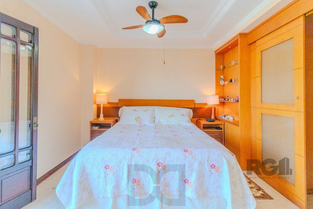 Linda casa de 04 dormitórios com vista livre no Bairro Teresópolis — foto 45