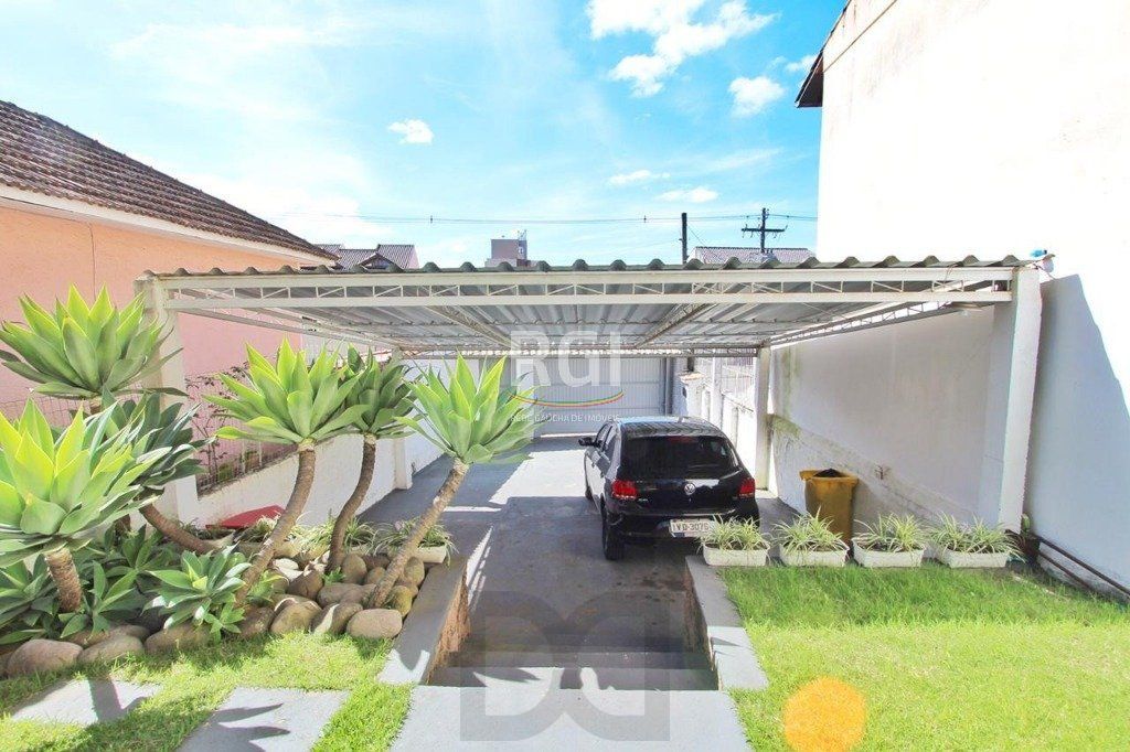 Casa para Venda - 260m², 5 dormitórios, sendo 2 suites, 4 vagas - Teresópolis — foto 4