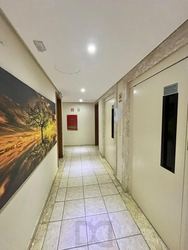 Apartamento de 4 dormitórios e 184m² à venda em Menino Deus, Porto Alegre. — foto 24