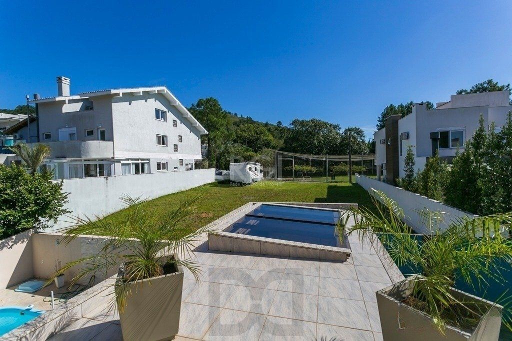 Excelente casa em condomínio com 3 suítes, piscina e 3 vagas de garagem — foto 5