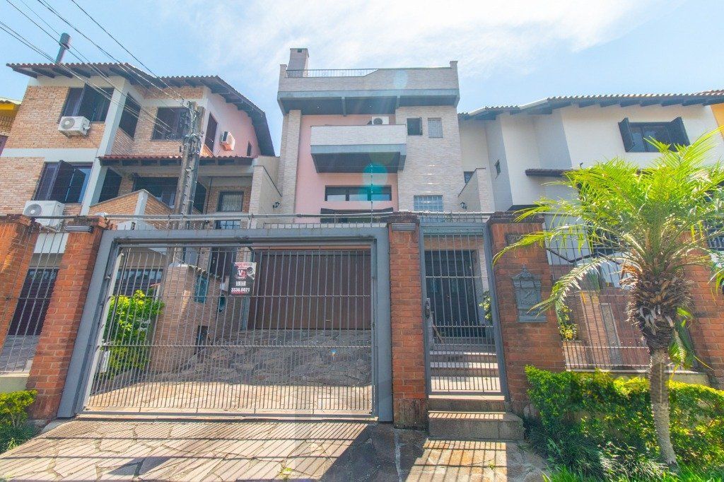 Linda casa de 04 dormitórios com vista livre no Bairro Teresópolis — foto 78