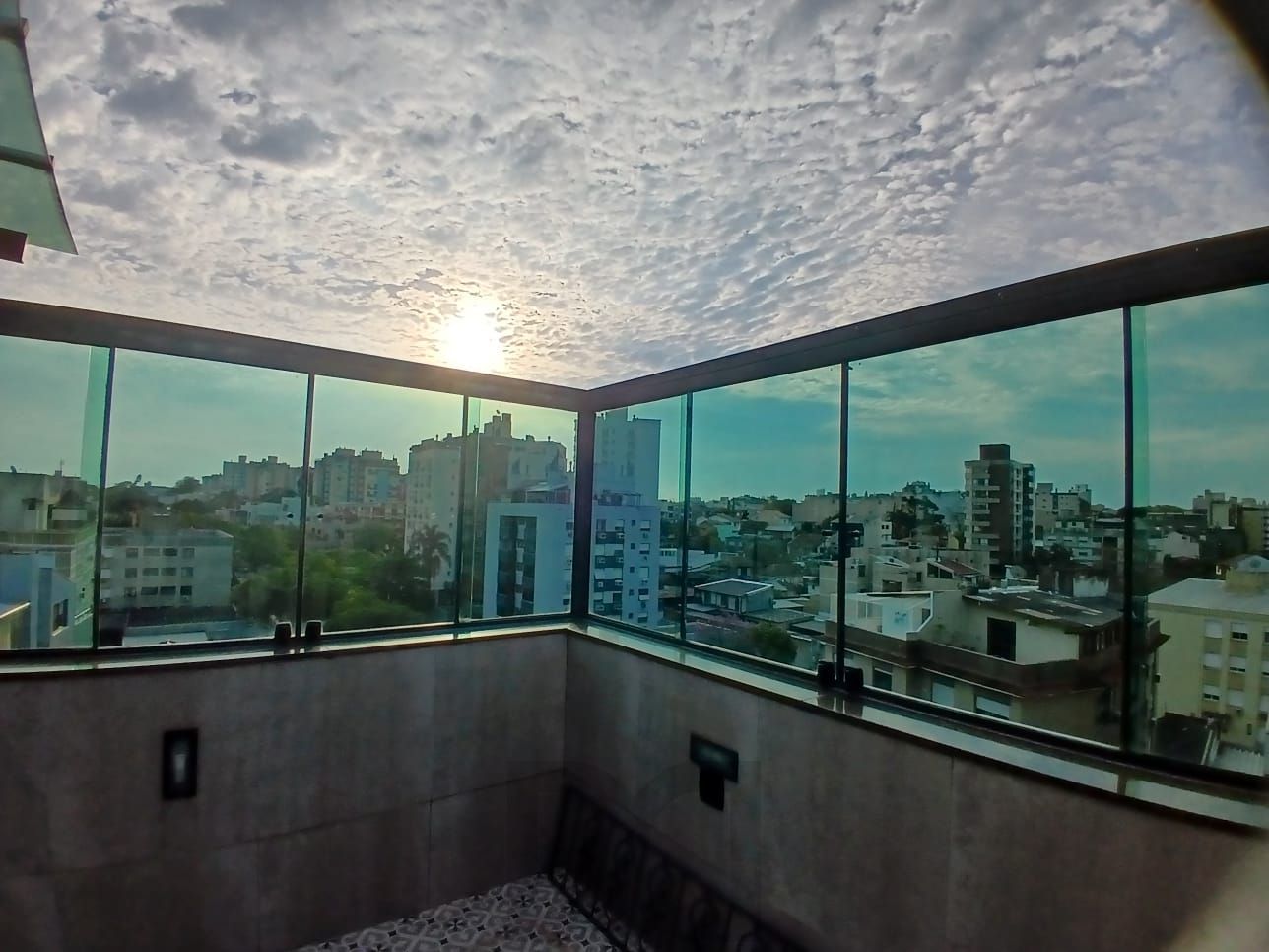 Cobertura ao lado shoping Lindóia de 03 dormitórios e 2 vagas desocupado — foto 1