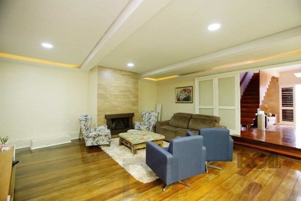 Excelente casa de 235m² com 4 dormitórios e 3 vagas no bairro Azenha. — foto 4