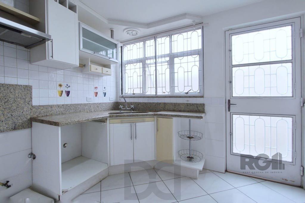 Excelente casa de 324m² com 4 dormitórios e 2 vagas. — foto 7