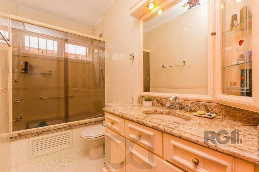 Casa de 380m² - 4 dormitórios, 2 suítes, 4 vagas no bairro Bom Jesus — foto 10