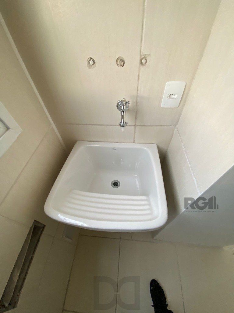 Apartamento novo, 2 dormitórios elevador e garagem — foto 10