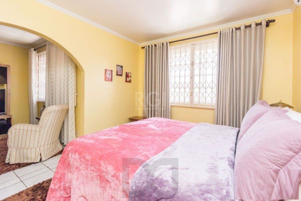 Casa para Venda - 258m², 3 dormitórios, sendo 1 suites, 4 vagas - Teresópolis — foto 12