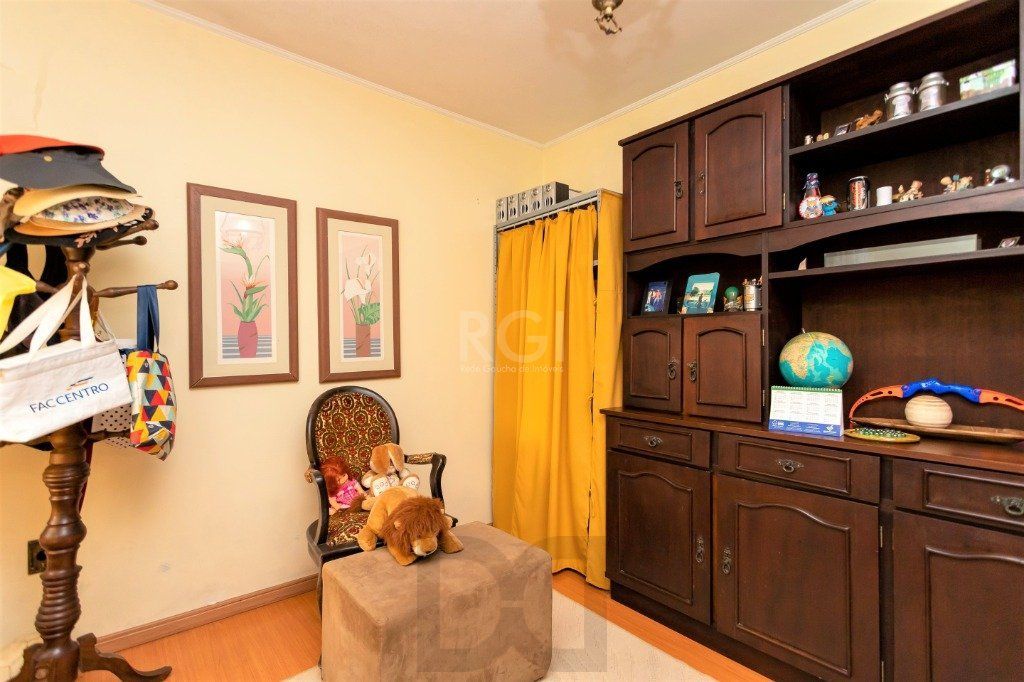 Casa para Venda - 228m², 4 dormitórios, sendo 1 suites, 5 vagas - Teresópolis — foto 32