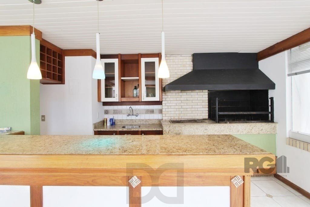 Excelente casa de 324m² com 4 dormitórios e 2 vagas. — foto 3