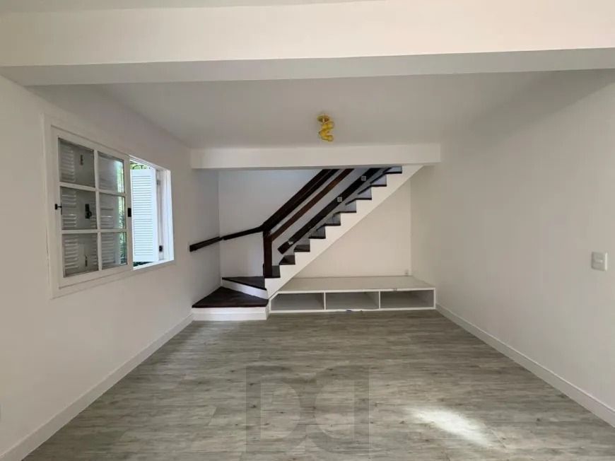 Casa 3 dormitórios à venda no bairro Nonoai, Porto Alegre — foto 1