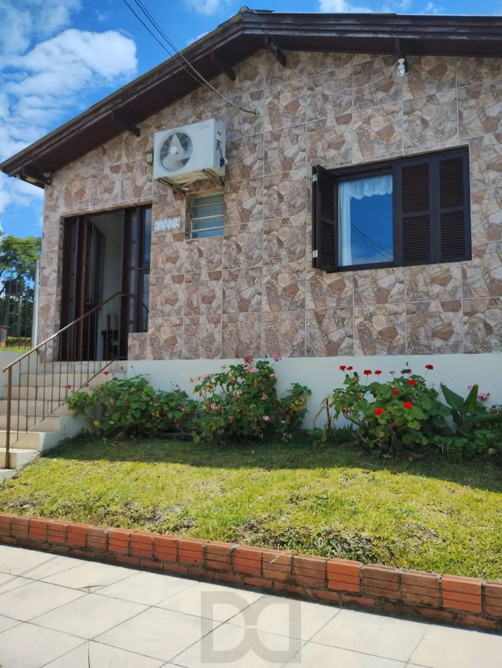 Casa de 3 dormitórios e 111m² à venda em Jardim Botânico, Porto Alegre. — foto 1