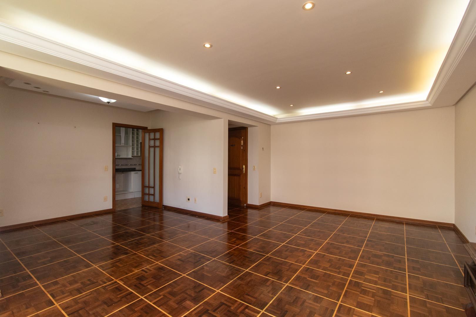 Apartamento de 03 dormitorios com suite e vaga coberta no bairro Menino Deus — foto 1