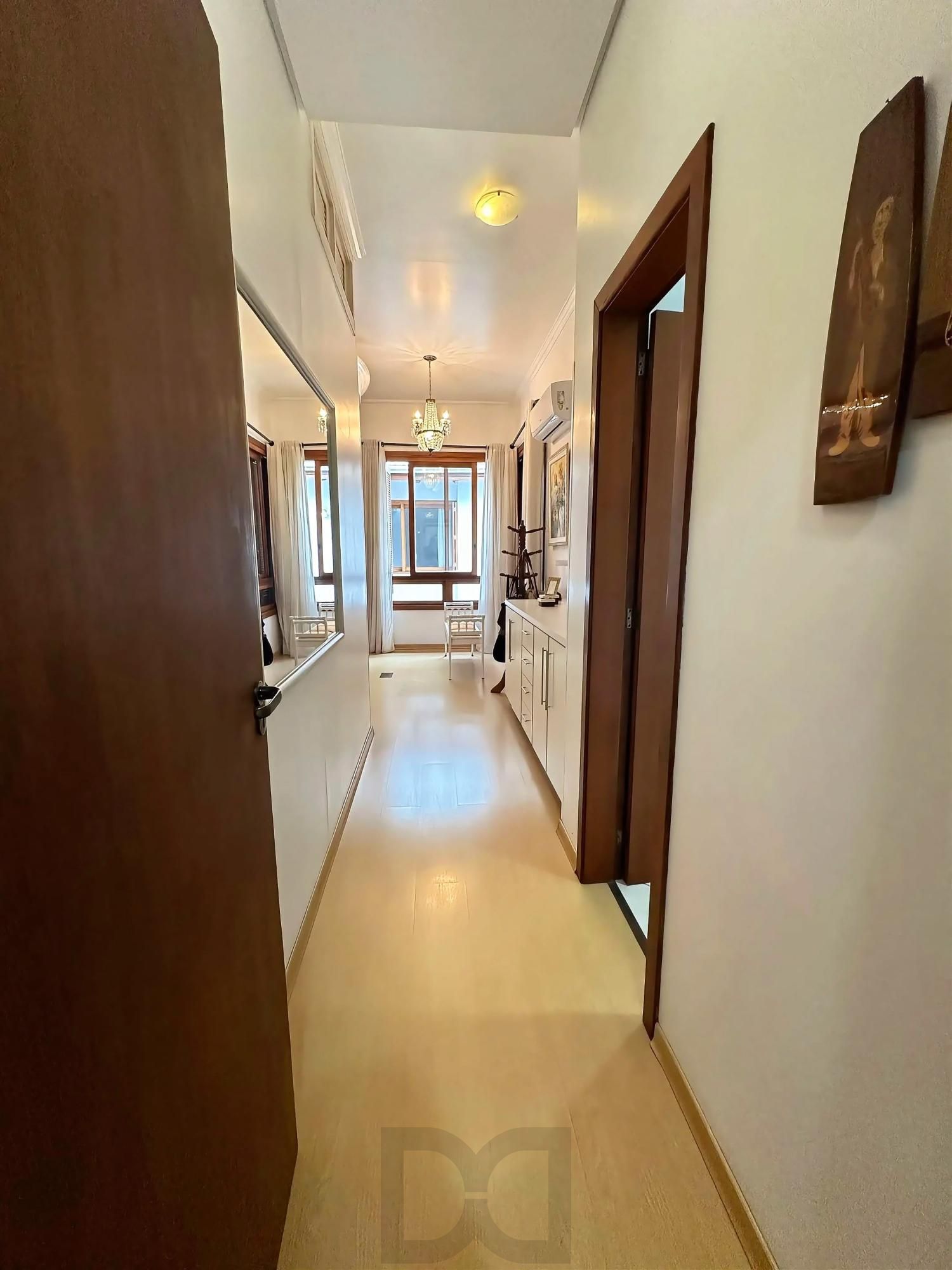 Casa com 4 dormitórios e 309m² à venda em Floresta, Porto Alegre. — foto 18