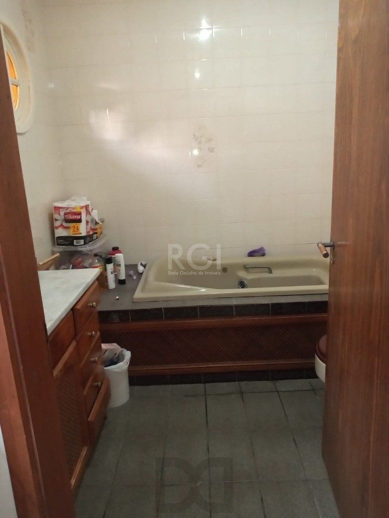 Casa para Venda - 256.87m², 3 dormitórios, sendo 1 suites, 2 vagas - Teresópolis — foto 19