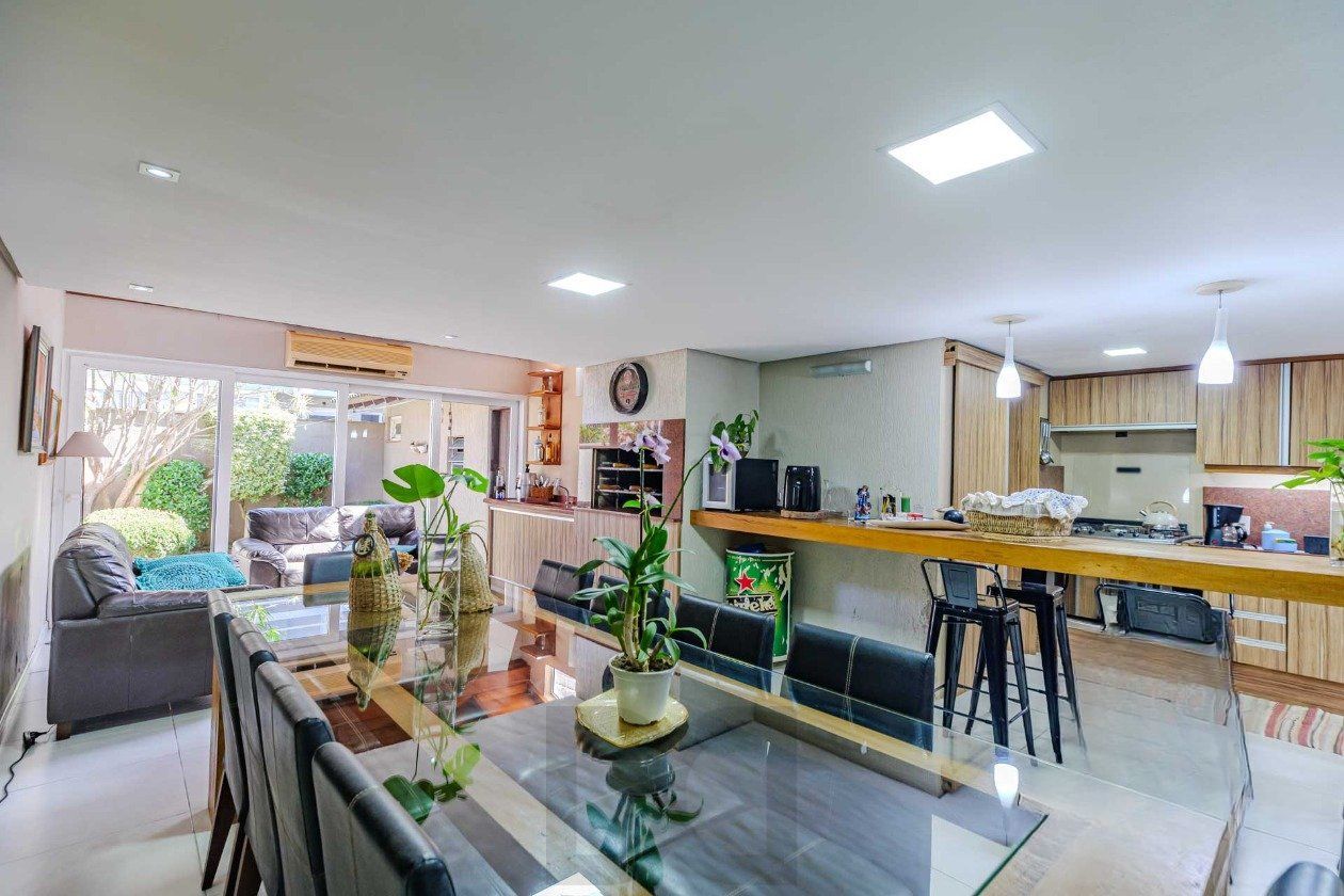 Casa em Condominio, 4 dormi. sendo 2 suítes, churrasqueira, lareira, 2 vagas — foto 6