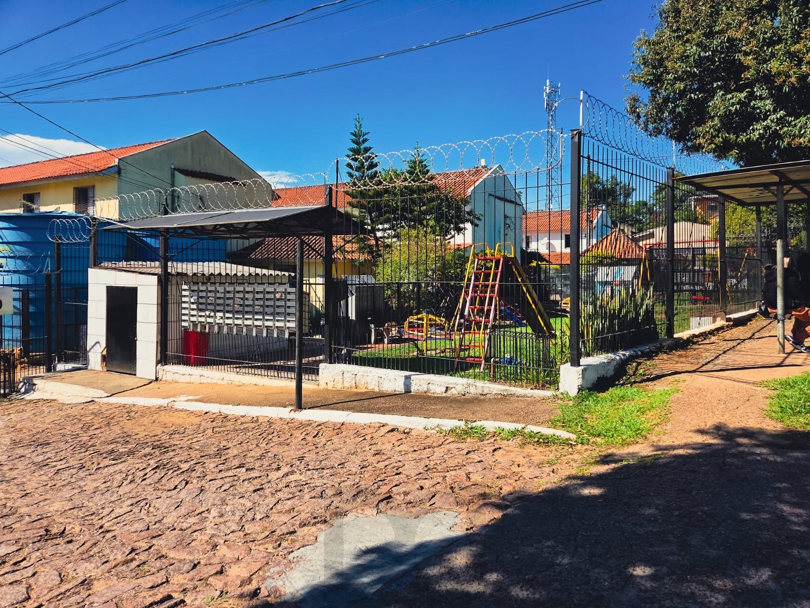 A VENDA, SOBRADO EM CONDOMÍNIO, NA AV. ATILIO SUPERTI 600. *NÃO ACEITA FINANCIAMENTO*. — foto 4